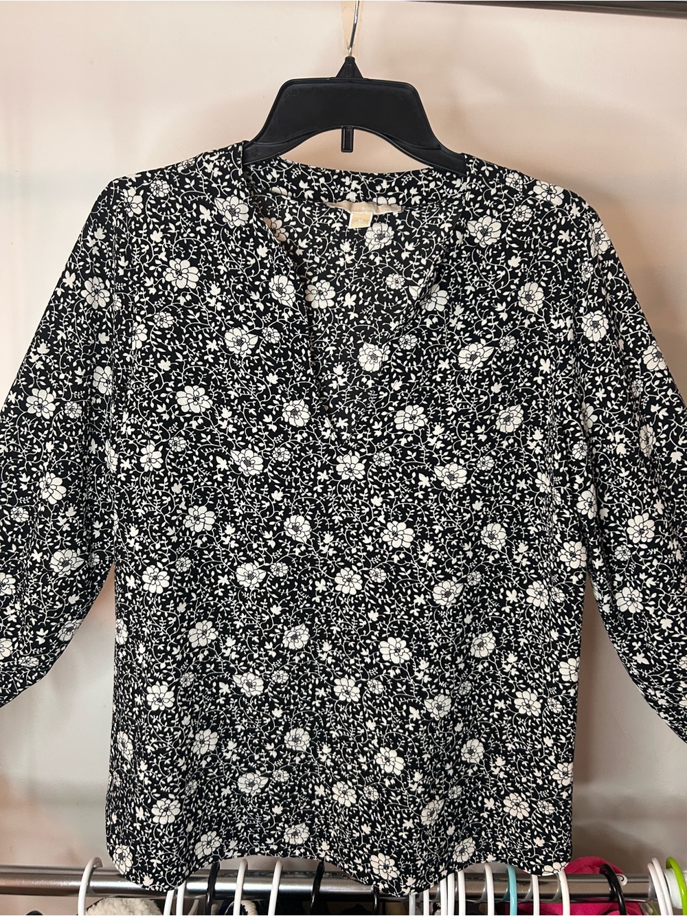 MICHAEL Michael Kors Black and White Floral V-Neck Blouse